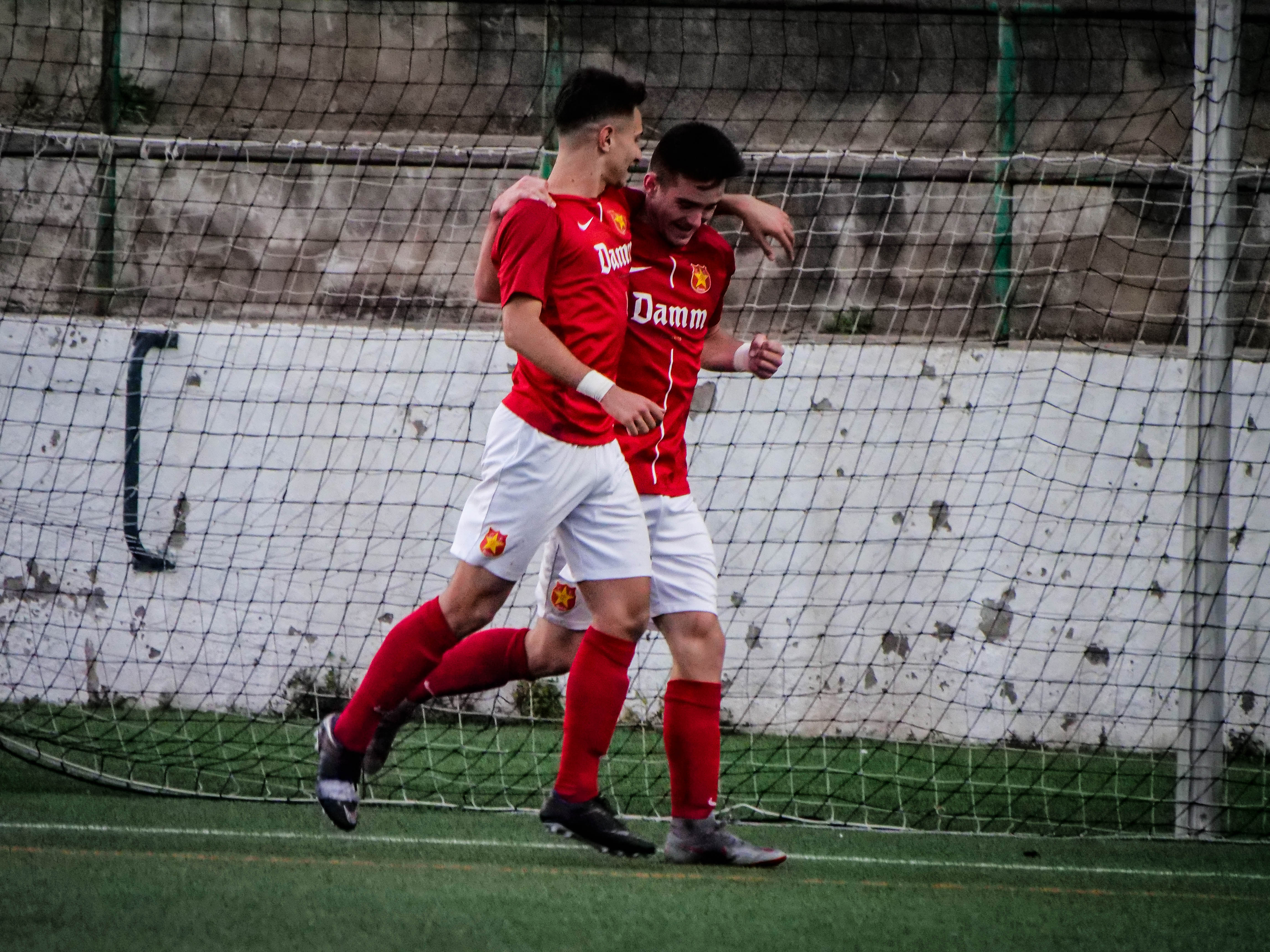 Luis i Esteban celebren el segon gol